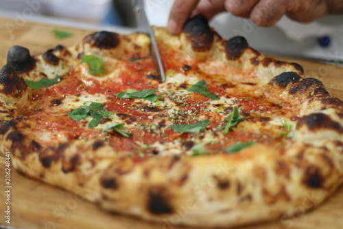 Pizza Napoli con pomodoro