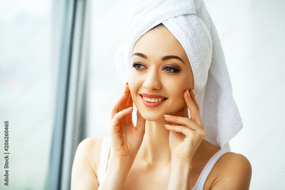 Beautiful young woman in towel all ready to get spa treatment. girl is sexually posing