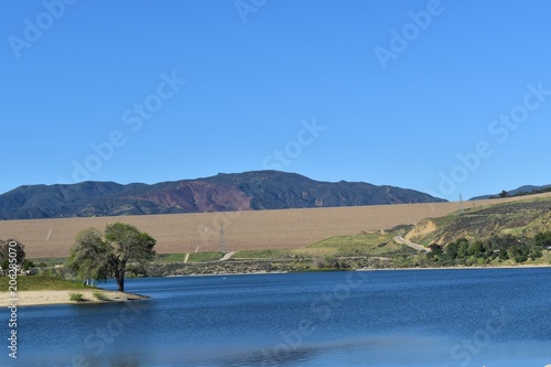 Lake and mountain scenery