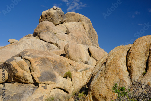 The Amazing Weathered Granite rocks of Alabama Hills due to various geological factors