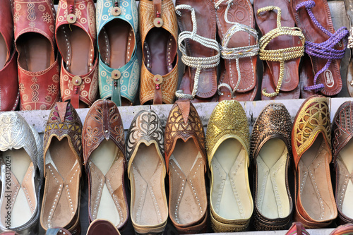 Schuhe, Pushkar Mela, größter Kamel und Viehmarkt, Pushkar, Rajasthan, Nordindien, Asien