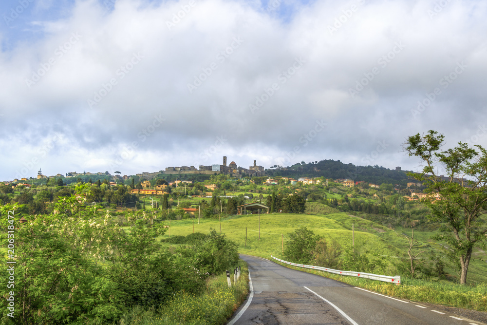 Fototapeta premium hilly Rural mountain landscape in the Italian Tuscany