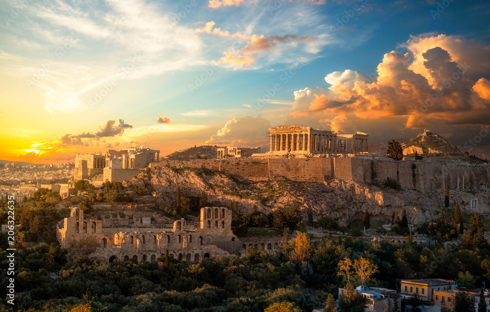 Naklejka premium Akropol ateński o zachodzie słońca