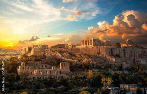 Akropolis von Athen bei Sonnenuntergang photo