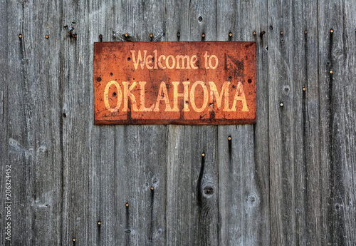 Rusty metal sign with the phrase: Welcome to Oklahoma.