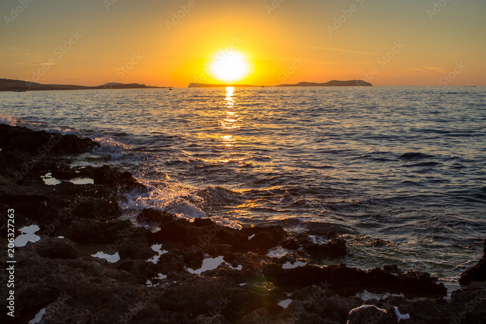 Obraz premium Sunset over sea