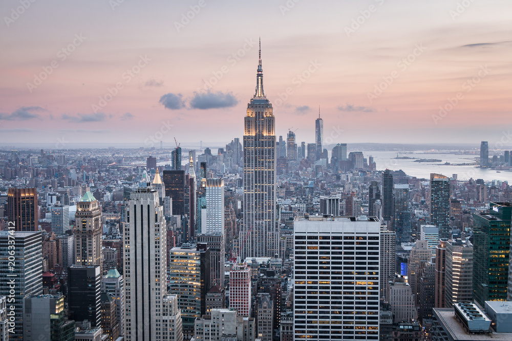 Manhattan at sunset from the Top of the Rock, New York City - obrazy, fototapety, plakaty 