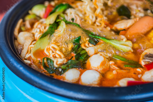 Wallpaper Mural The family likes to eat Shabu Shabu. Torontodigital.ca