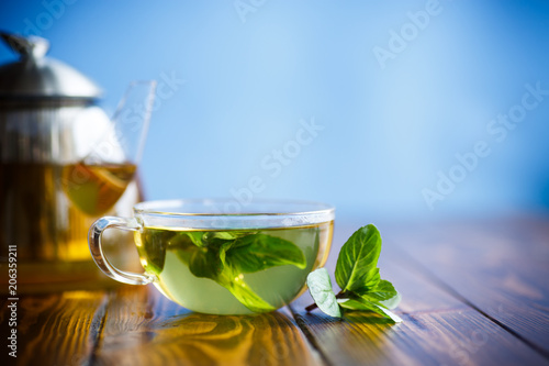 hot green tea with fresh mint