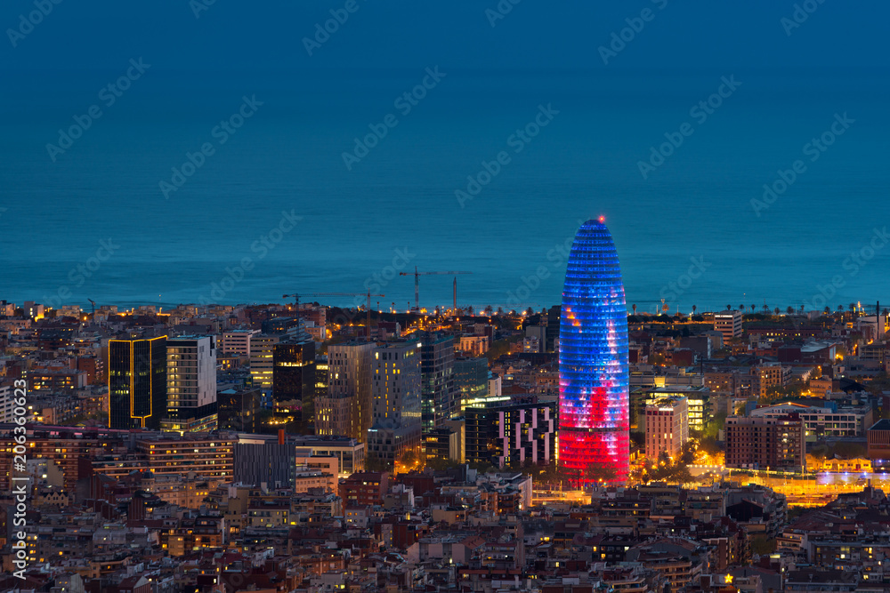 Φωτογραφία Scenic aerial view of Barcelona city skyscraper and skyline at night in Barcelona, Spain