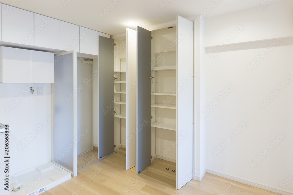 Fototapeta premium マンション 玄関収納 イメージ 扉開いた状態