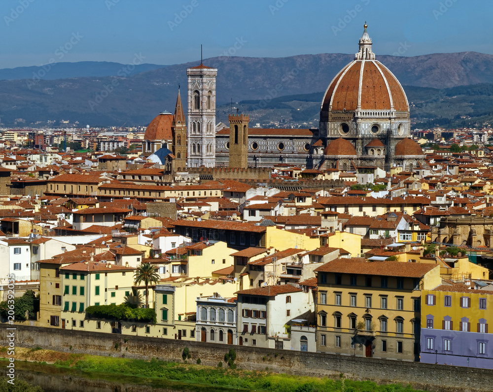 Obraz premium Overlook of the iconic medieval Cattedrale di Santa Maria del Fiore in Florence, Tuscany, Italy 