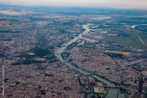 Blick aus dem Flugzeug auf Sevilla, Spanien (Andalusien)