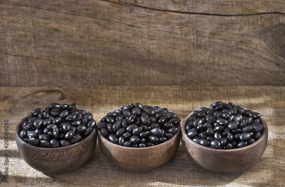 Raw black beans - Phaseolus vulgaris' Black turtle Raw black beans - Phaseolus vulgaris' Black turtle