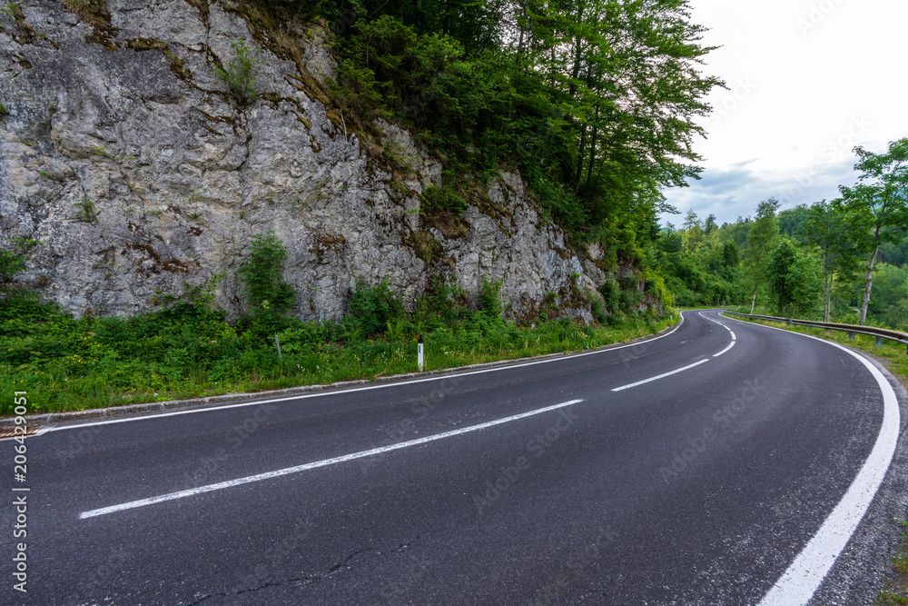 Fototapeta premium Straße im Almtal