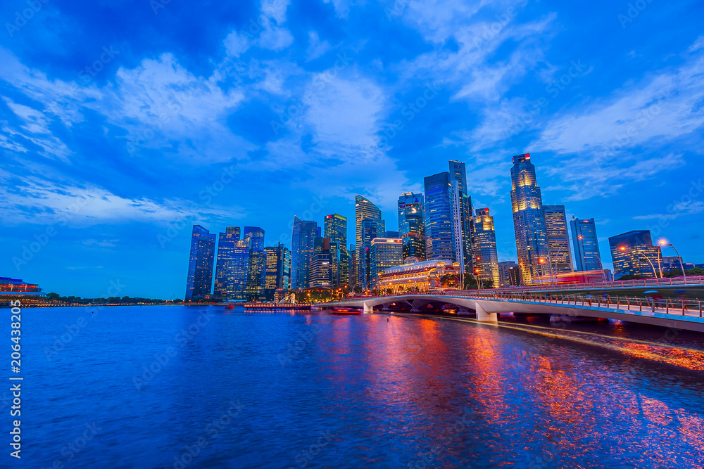 Naklejka premium Nocny widok na Singapur