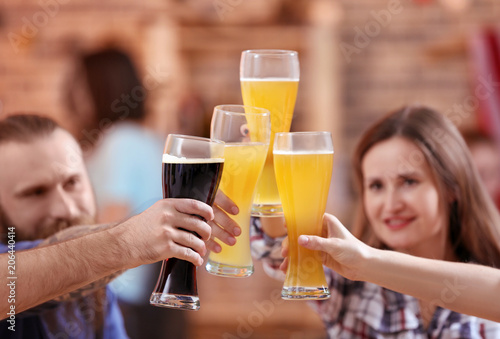 Friends clinking glasses wi...