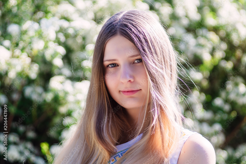 Naklejka premium Beautiful young Ukrainian woman in white flowers