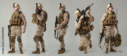 Billede på lærred Soldier in camouflage holding rifle