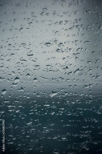 Water drops on the rear window of rain.