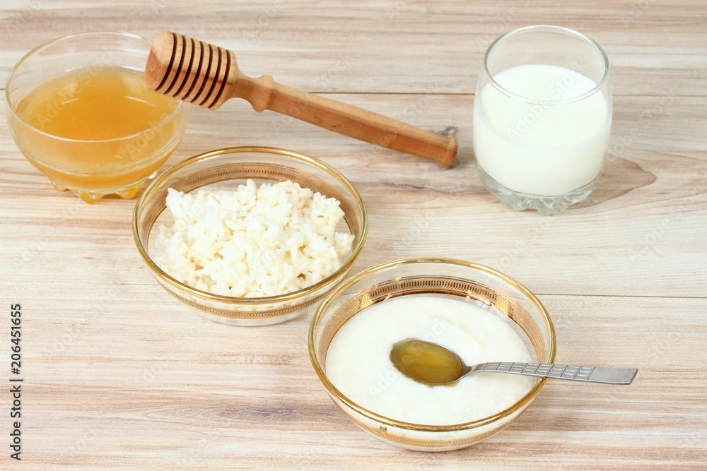 Anti aging face mask from rice, honey and milk / Favorite Japanese facial mask from boiled rice, one spoon of honey and hot milk. Anti aging face mask from rice, honey and milk / Favorite Japanese facial mask from boiled rice, one spoon of honey and hot milk.