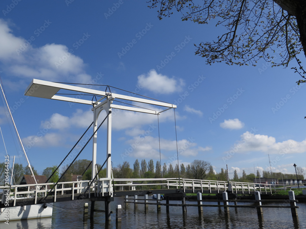 Large counterweighted lift bridge Large counterweighted lift bridge