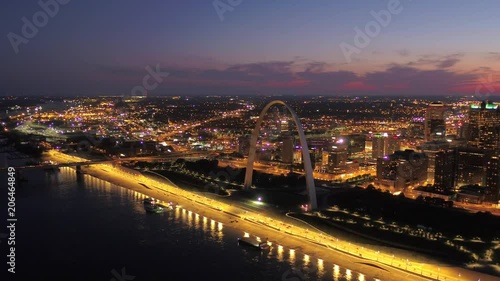 Wallpaper Mural Aerial Missouri St Louis July 2017 Sunset 4K Inspire 2

Aerial video of St Louis in Missouri during a beautiful sunset. Torontodigital.ca