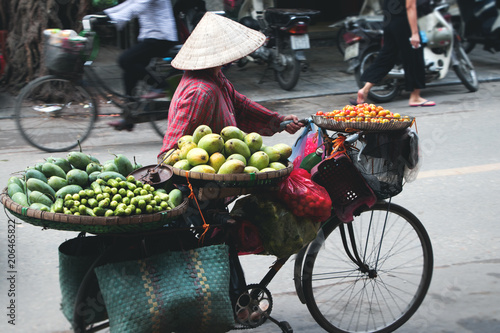 Fotografie street vendor with bicycle in hanoi