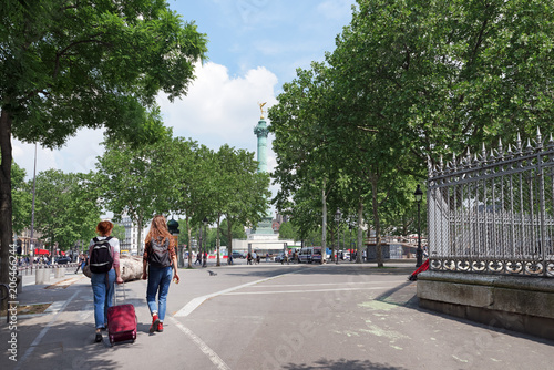 Cuadro en lienzo touristes et génie de la Bastille à Paris
