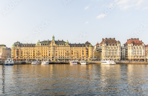 Photography Utsikt över Östermalm och Strandvägen i förgrunden en fin och varm vårdag i Stoc