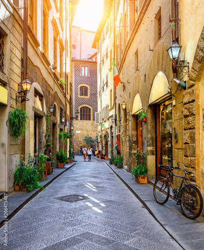 Fototapeta Naklejka Na Ścianę i Meble -  Narrow street in Florence, Tuscany. Italy