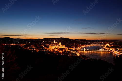 Budapeszt by night, Budapeszt nocą