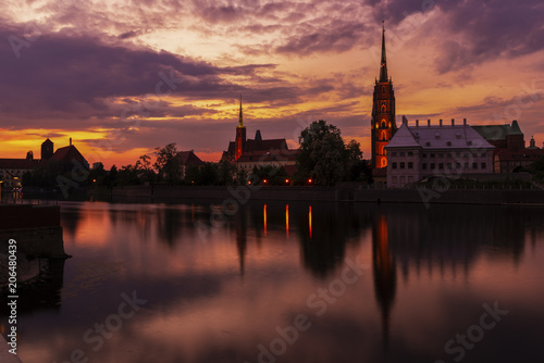 Piękny Wrocław Ostrów Tumski o zachodzie słońca