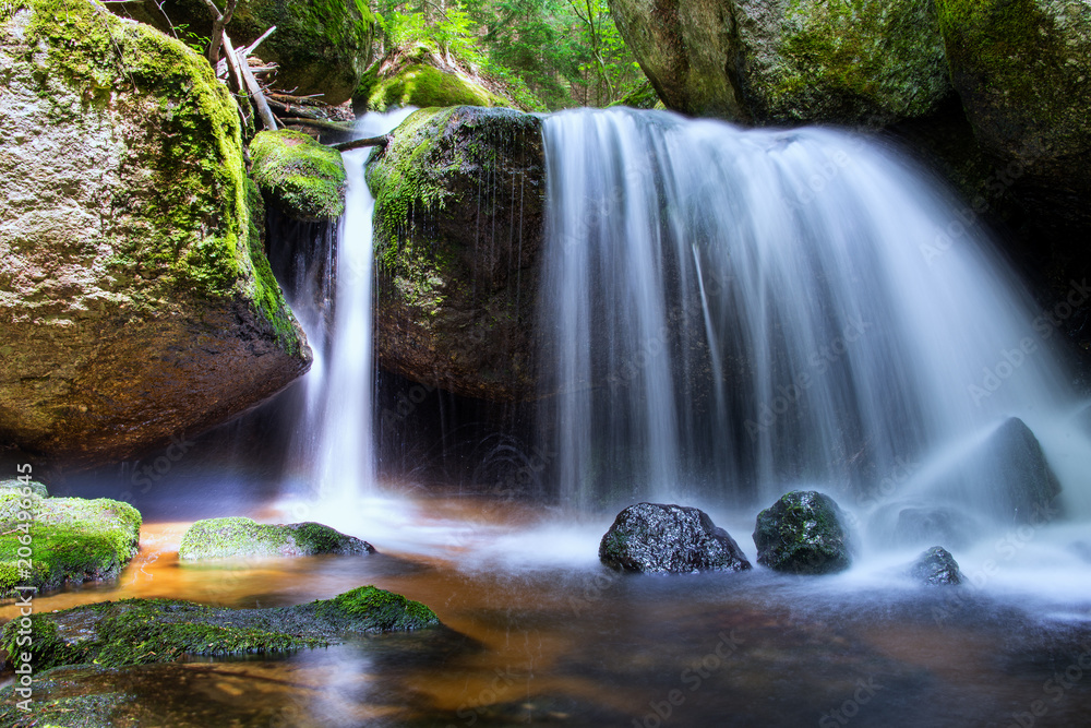 Fototapeta premium Mystisches Waldviertel - Wasserfälle in der Yppser Klamm