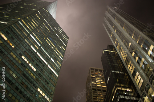 New York, di sera grattacieli visti dal basso photo