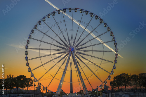 The sun setting behind a ferris wheel at the western edge of the jardin des Tuileries
