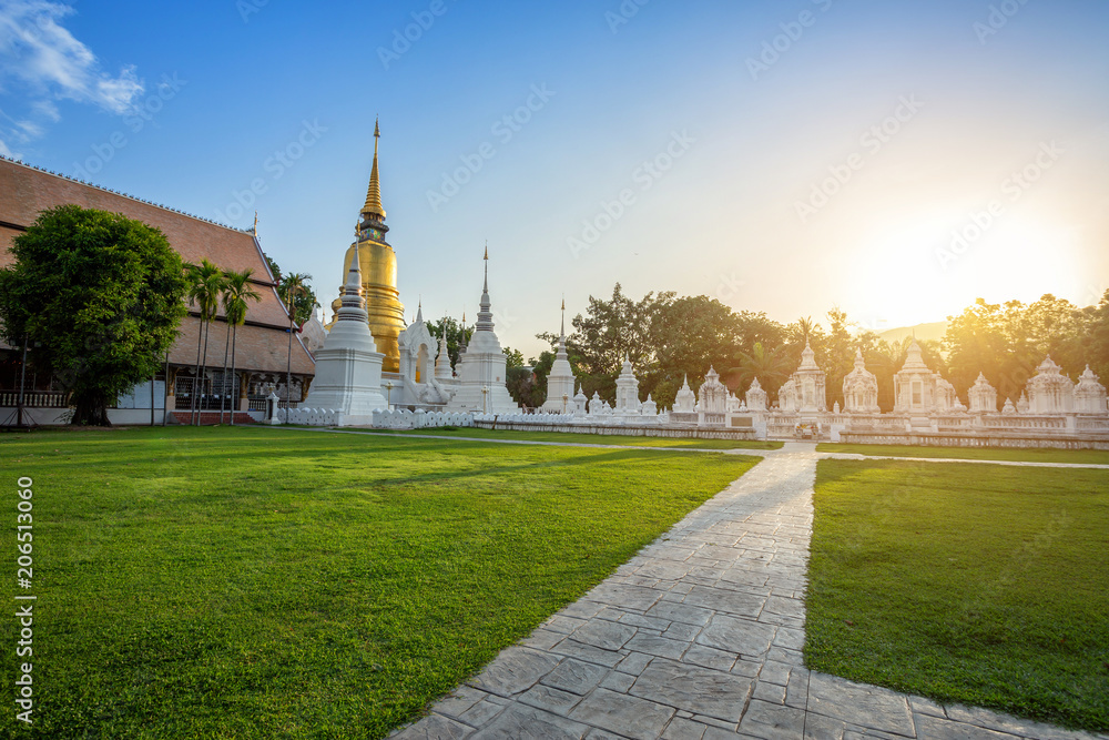 Obraz premium Wat Suan Dok is a Buddhist temple (Wat) in Chiang Mai, northern Thailand.