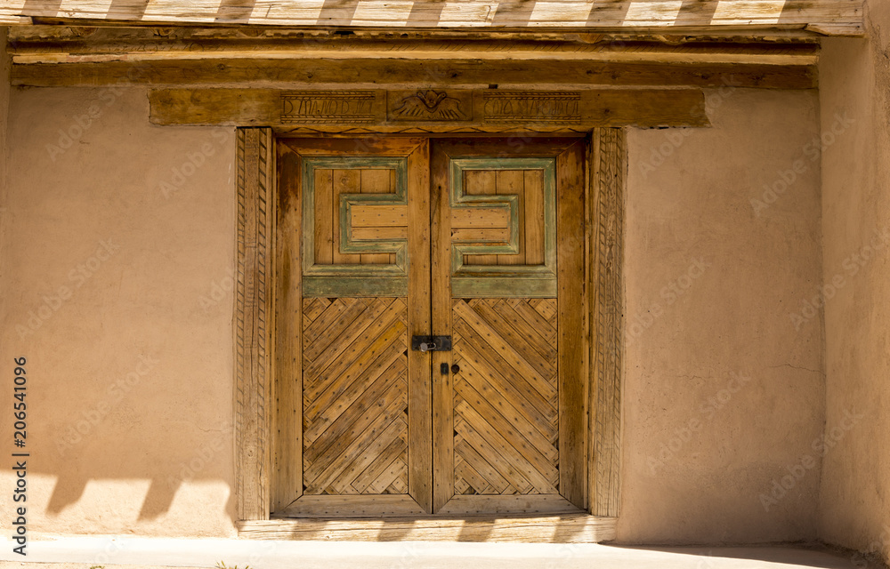 Obraz premium Closed doors at the Church of San José de la Gracia, village of Las Trampas near Santa Fe, New Mexico, USA.