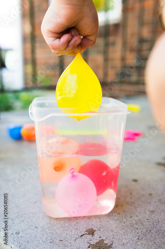 Wallpaper Mural Water balloons Torontodigital.ca