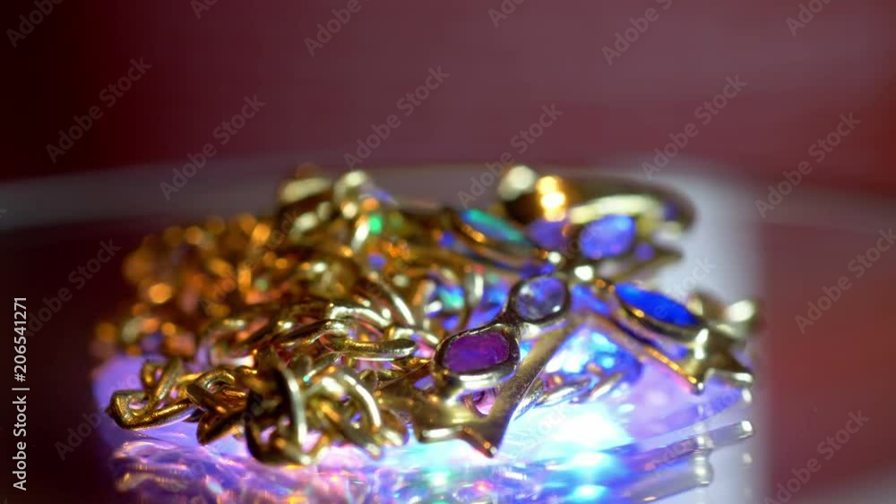 Beautiful luxurious gold jewelery Beautiful luxurious gold jewelery