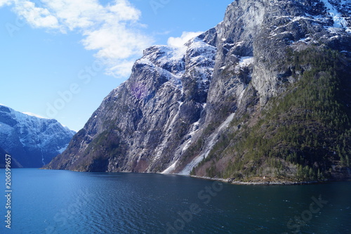 Sognefjord in Norwegen photo