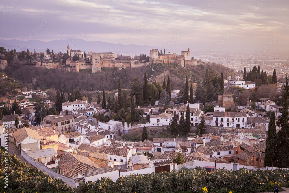 casas y alambra de granada
