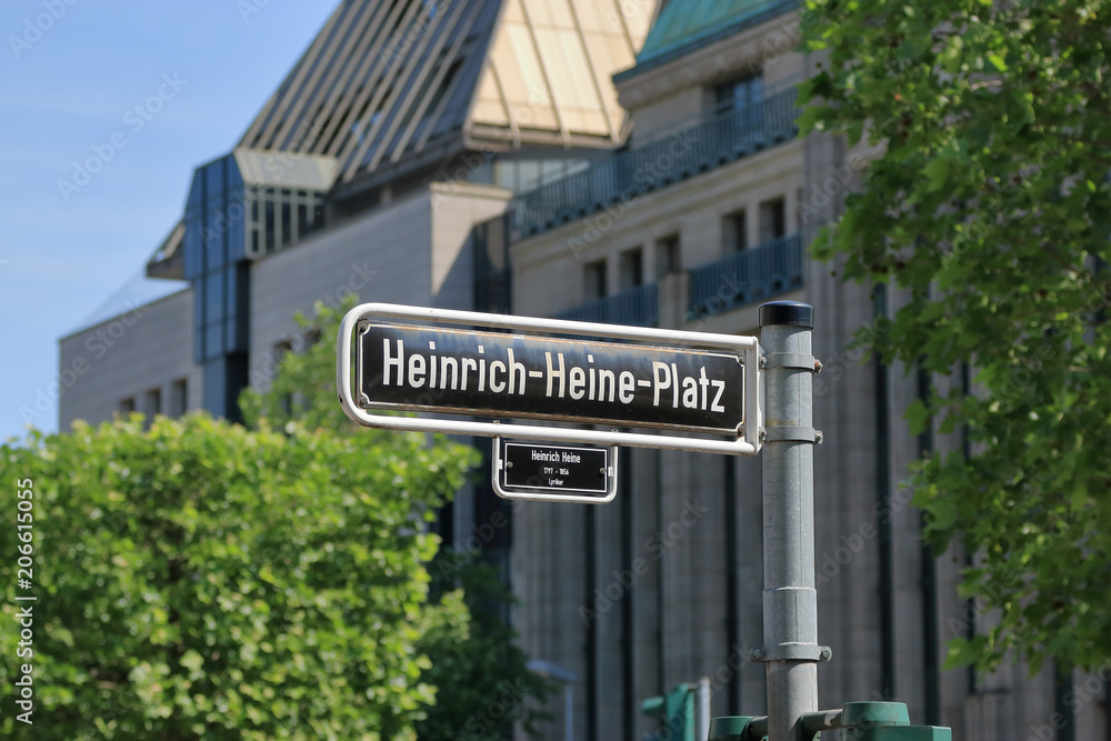 Heinrich-Heine-Platz im Zentrum von Düsseldorf
