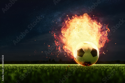 Brennender Fussball auf Rasen