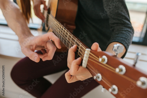 Learning to play the guitar. Music education and extracurricular lessons