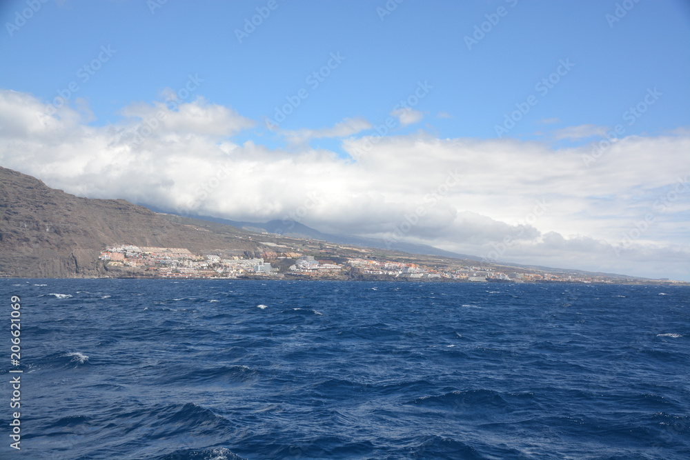 Pueblo costero en la isla de Tenerife