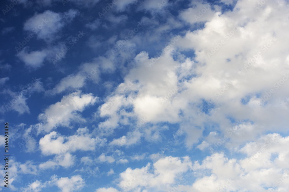 Obraz premium Blue sky. sunny day. clouds.