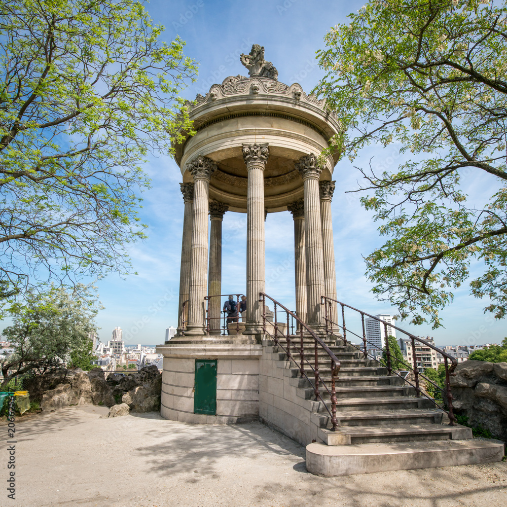 Parc des Buttes Chaumont mit Temple de la Sibylle in Paris, Frankreich