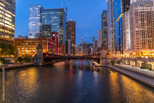 Chicago evening downtown skyline buildings river