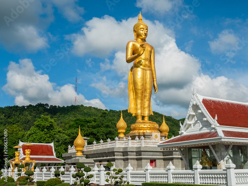 Konstfotografi Golden Buddha in Hat Yai, Thailand